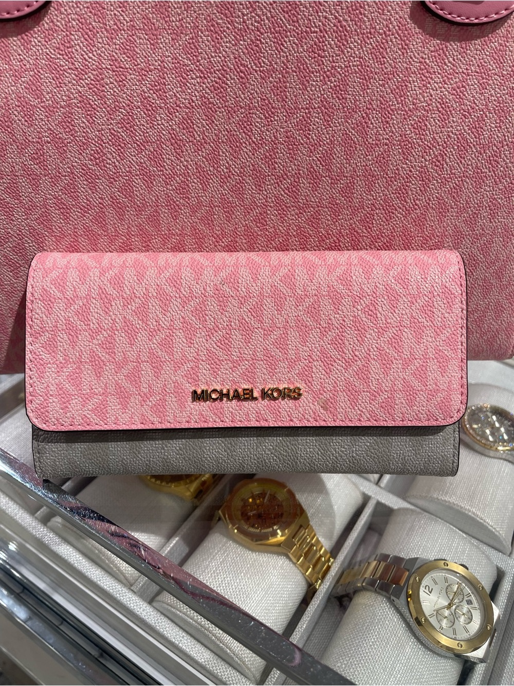 Michael Kors Jet Set Travl Signature Logo Tri-Fold Wallet Trifold 
Carnation
NWT - Picture 3 of 16